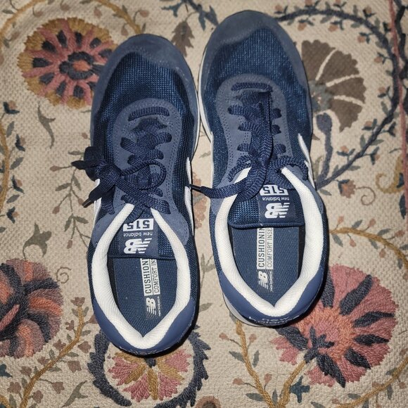 New balance navy blue like new - Picture 2 of 5